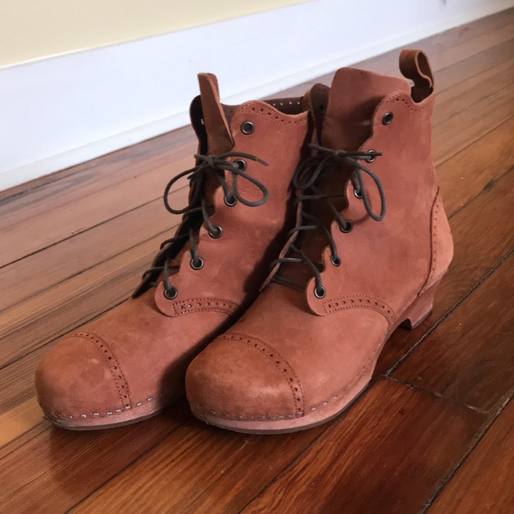 Reddish brown leather lace-up Swedish Hasbeens